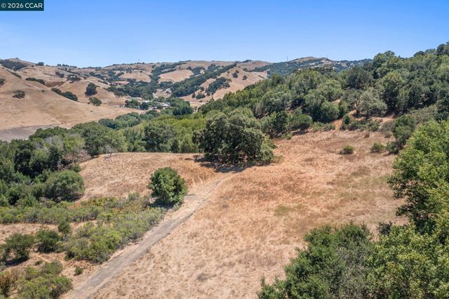 1180 Bear Creek Rd, Martinez, CA 94553