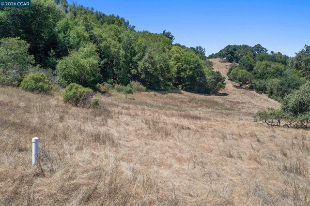 1180 Bear Creek Rd, Martinez, CA 94553