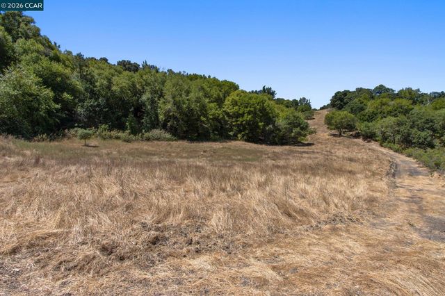 1180 Bear Creek Rd, Martinez, CA 94553
