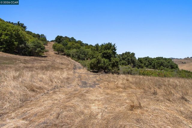 1180 Bear Creek Rd, Martinez, CA 94553
