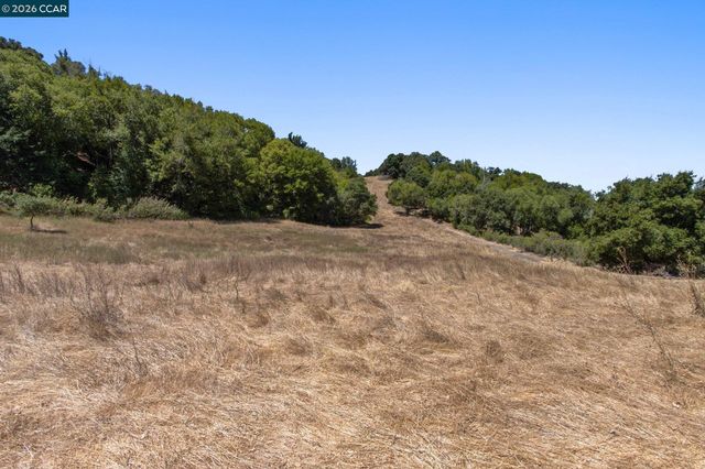 1180 Bear Creek Rd, Martinez, CA 94553
