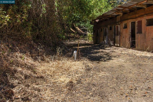 1180 Bear Creek Rd, Martinez, CA 94553