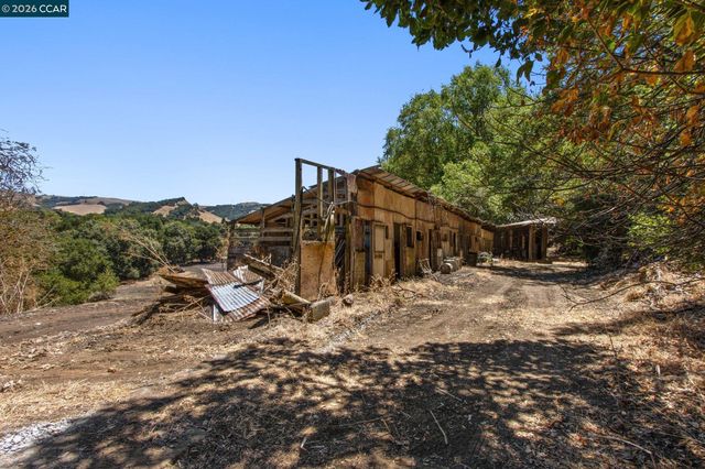 1180 Bear Creek Rd, Martinez, CA 94553