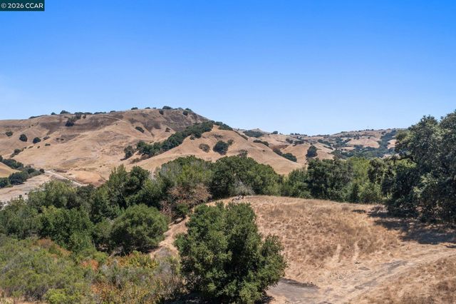1180 Bear Creek Rd, Martinez, CA 94553
