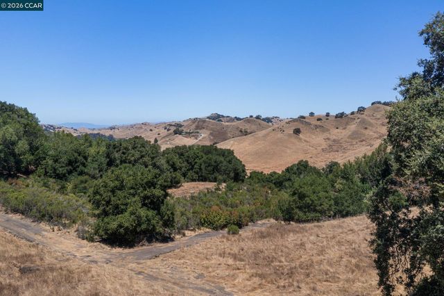 1180 Bear Creek Rd, Martinez, CA 94553