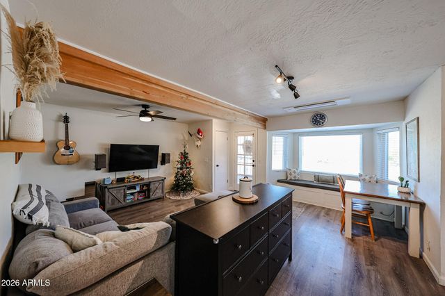 48624 N 3RD Avenue, New River, AZ 85087