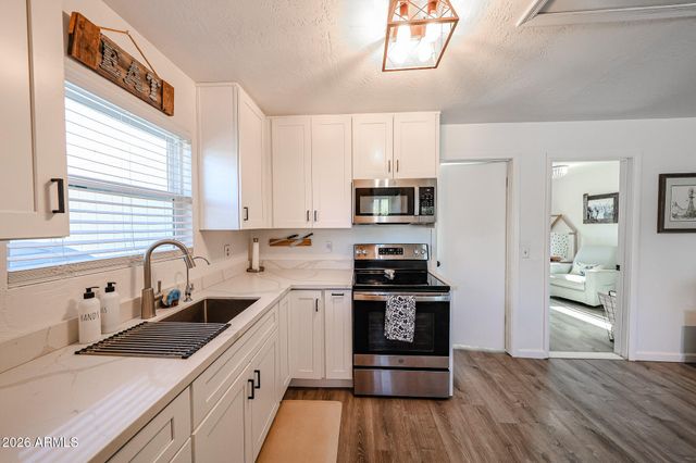 48624 N 3RD Avenue, New River, AZ 85087