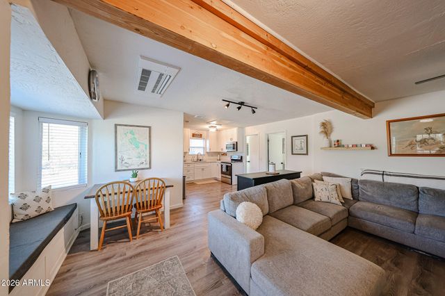 48624 N 3RD Avenue, New River, AZ 85087