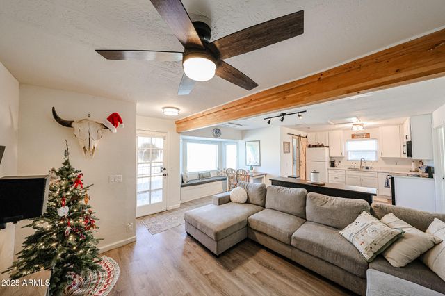 48624 N 3RD Avenue, New River, AZ 85087