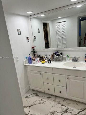 854 NW 87th Ave 405, Miami, FL 33172