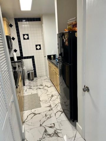 854 NW 87th Ave 405, Miami, FL 33172