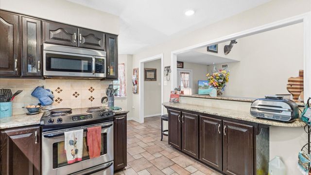 689 Abels Way, Canyon Lake, TX 78133