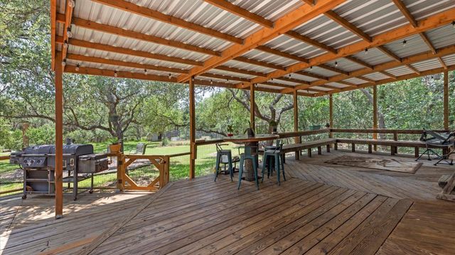 689 Abels Way, Canyon Lake, TX 78133