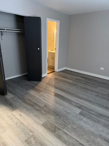 872 Winesap Court 302, Prospect Heights, IL 60070