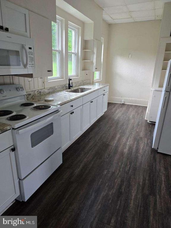 Image 5 of property listing at 136 WAVERLY ST, Westernport, MD 21562