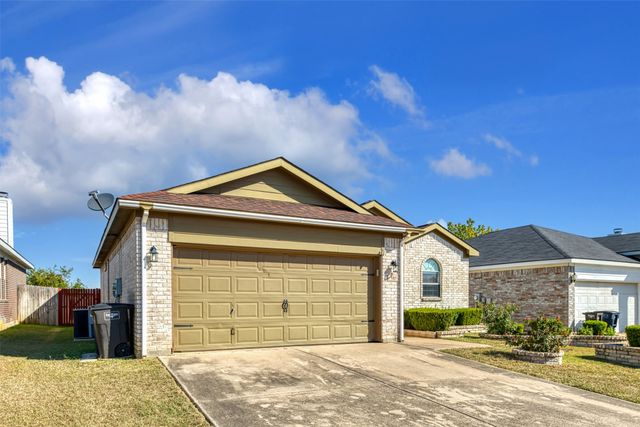 1021 Buffalo Springs Drive, Fort Worth, TX 76140