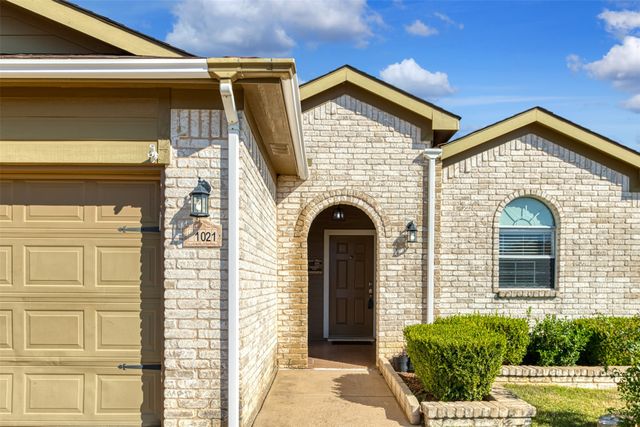 1021 Buffalo Springs Drive, Fort Worth, TX 76140