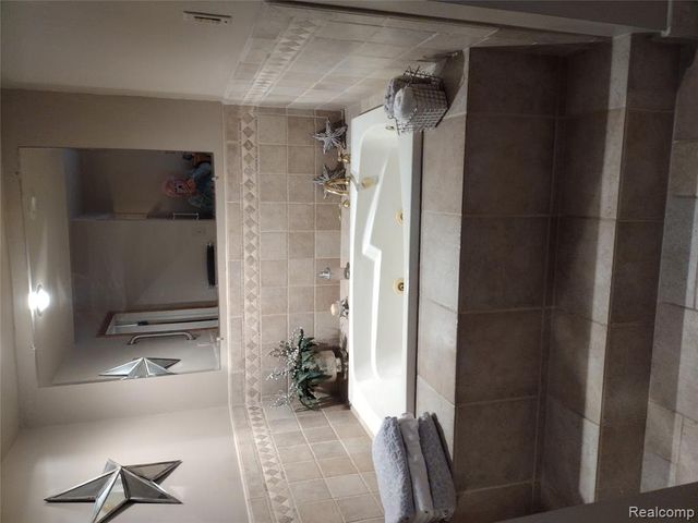 15537 Valerie Drive, Macomb, MI 48044