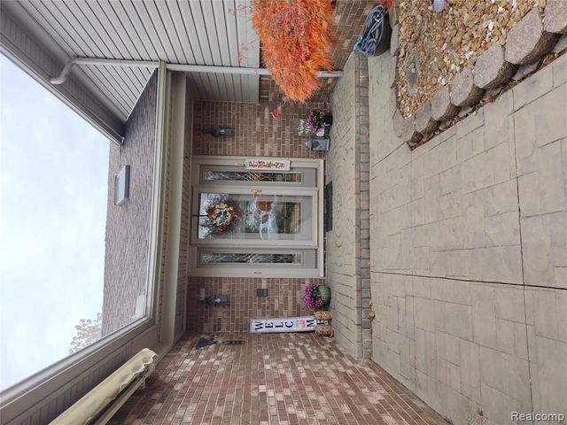 15537 Valerie Drive, Macomb, MI 48044