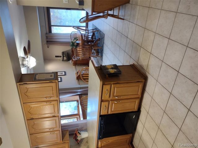 15537 Valerie Drive, Macomb, MI 48044