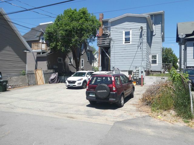 373 LAKE Avenue, Manchester, NH 03103