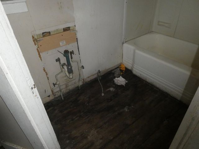 373 LAKE Avenue, Manchester, NH 03103