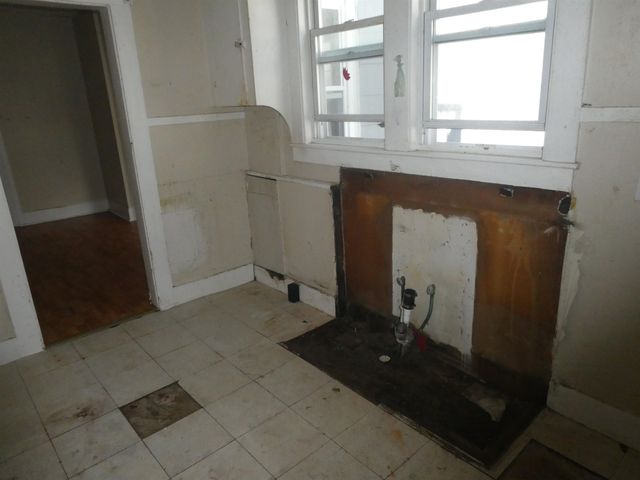 373 LAKE Avenue, Manchester, NH 03103