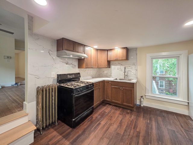 20 Chilcott Pl 2, Boston, MA 02130