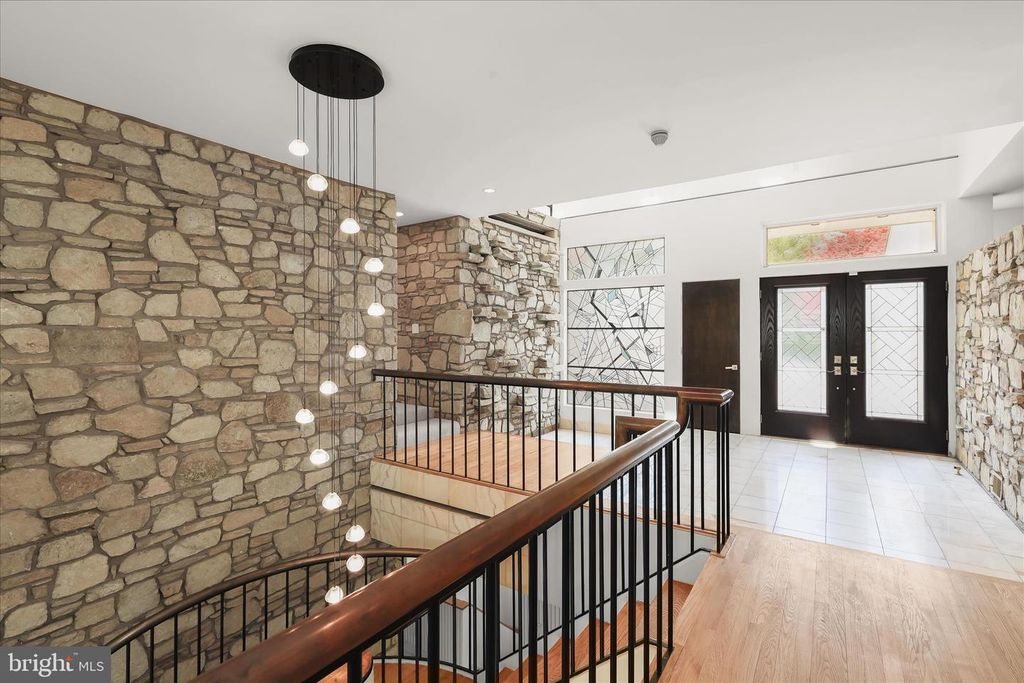 Image 10 of property listing at 11802 FARSIDE RD, Ellicott City, MD 21042