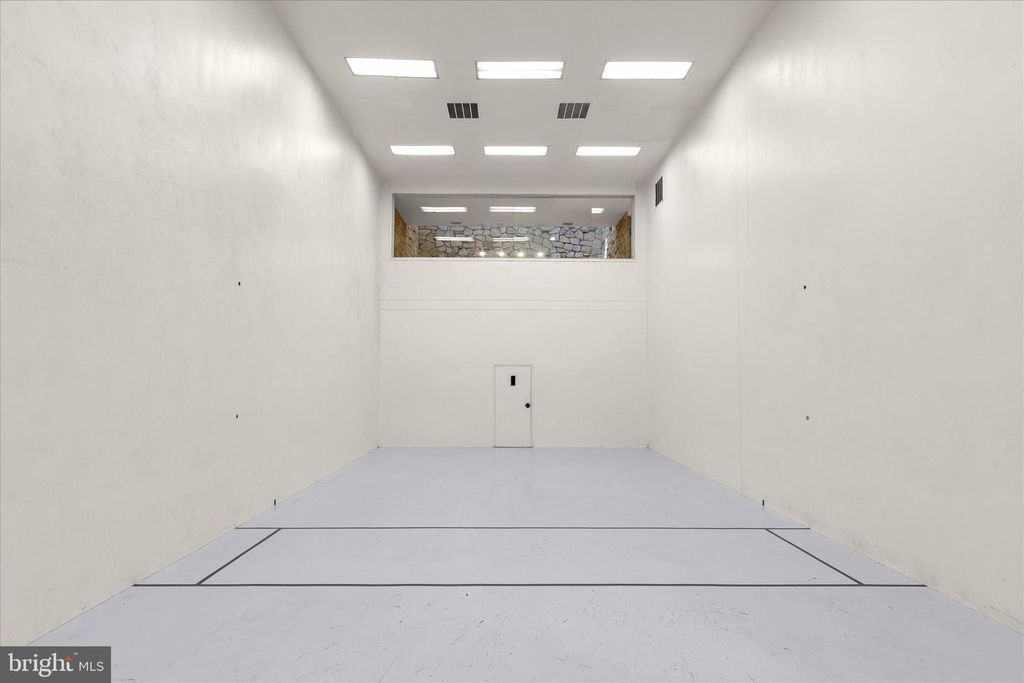 Image 103 of property listing at 11802 FARSIDE RD, Ellicott City, MD 21042