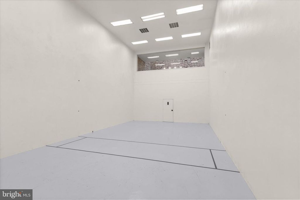 Image 104 of property listing at 11802 FARSIDE RD, Ellicott City, MD 21042