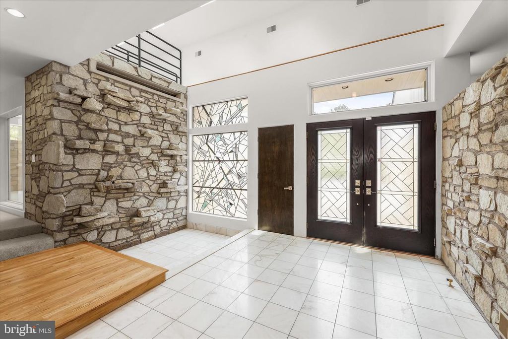 Image 11 of property listing at 11802 FARSIDE RD, Ellicott City, MD 21042