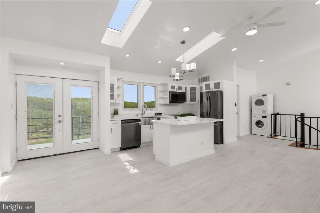 Image 119 of property listing at 11802 FARSIDE RD, Ellicott City, MD 21042