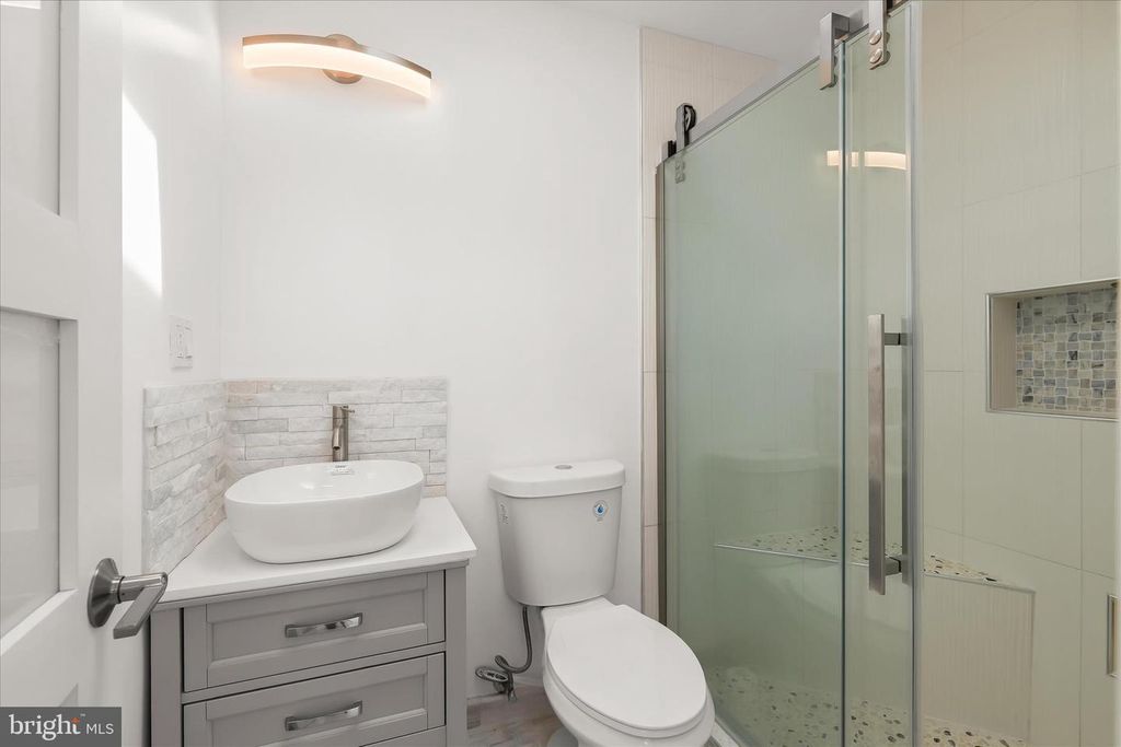 Image 124 of property listing at 11802 FARSIDE RD, Ellicott City, MD 21042