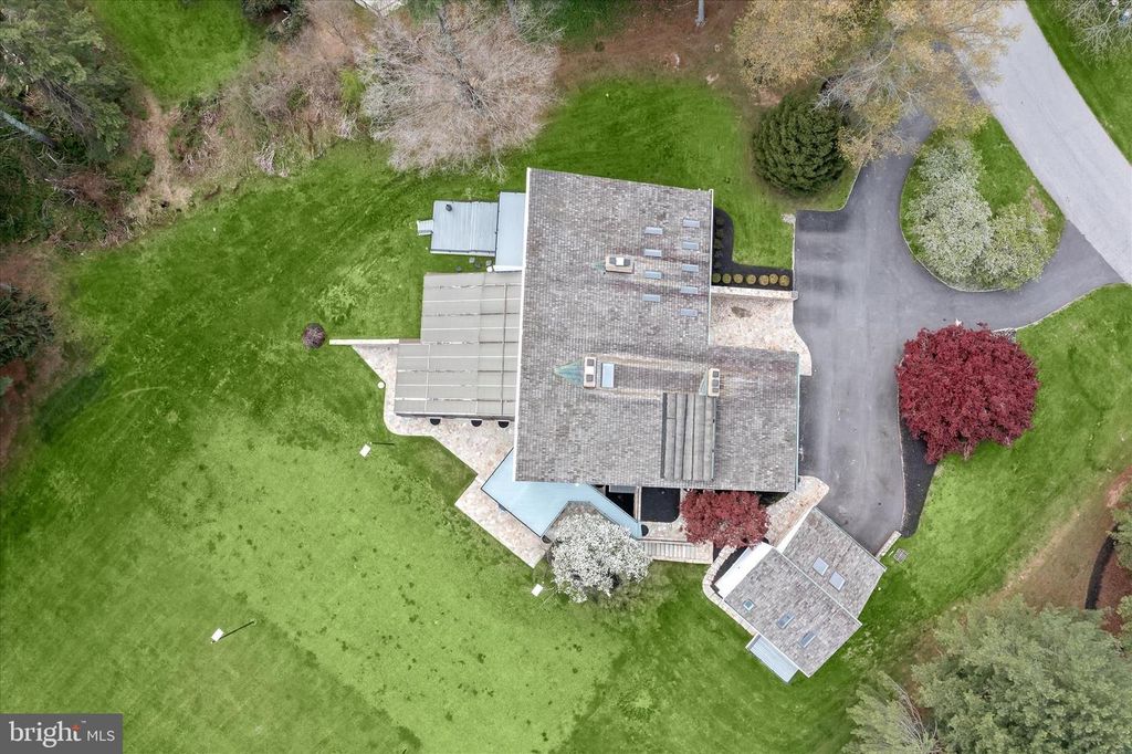 Image 128 of property listing at 11802 FARSIDE RD, Ellicott City, MD 21042