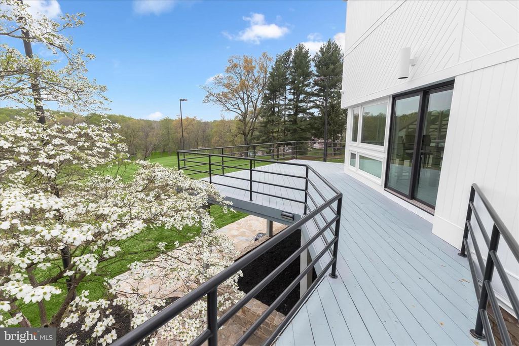 Image 132 of property listing at 11802 FARSIDE RD, Ellicott City, MD 21042