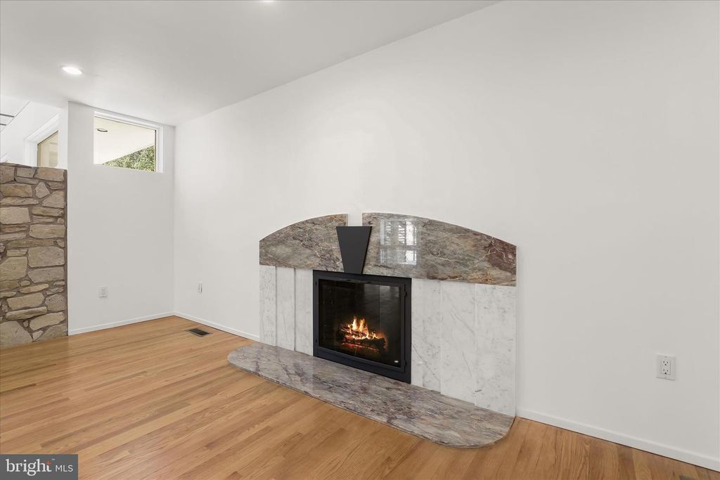 Image 14 of property listing at 11802 FARSIDE RD, Ellicott City, MD 21042