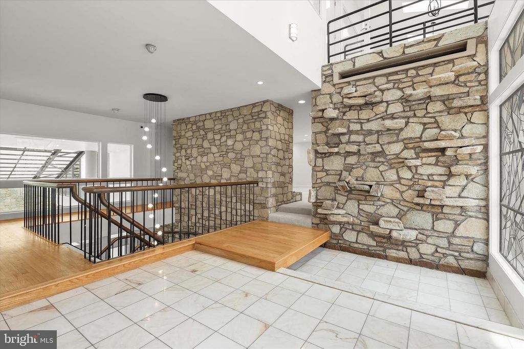 Image 17 of property listing at 11802 FARSIDE RD, Ellicott City, MD 21042