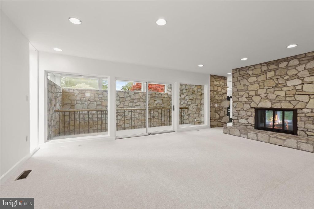Image 19 of property listing at 11802 FARSIDE RD, Ellicott City, MD 21042