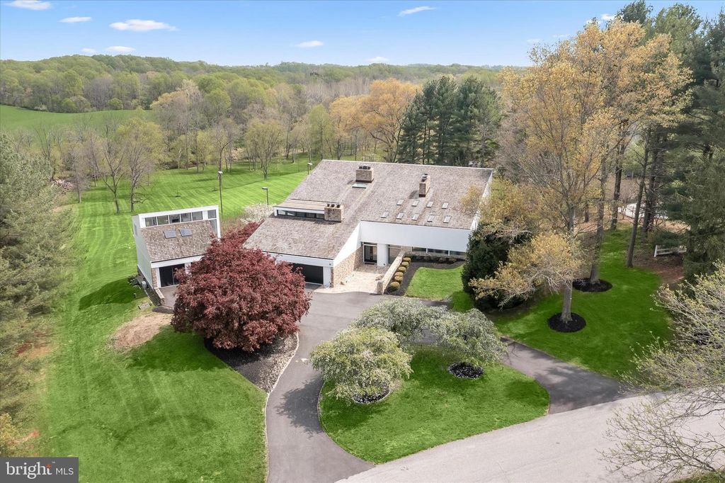 Image 2 of property listing at 11802 FARSIDE RD, Ellicott City, MD 21042