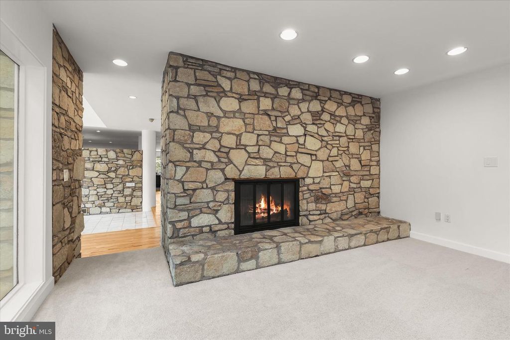 Image 21 of property listing at 11802 FARSIDE RD, Ellicott City, MD 21042