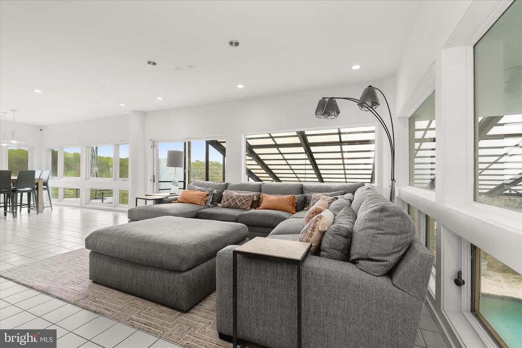 Image 23 of property listing at 11802 FARSIDE RD, Ellicott City, MD 21042