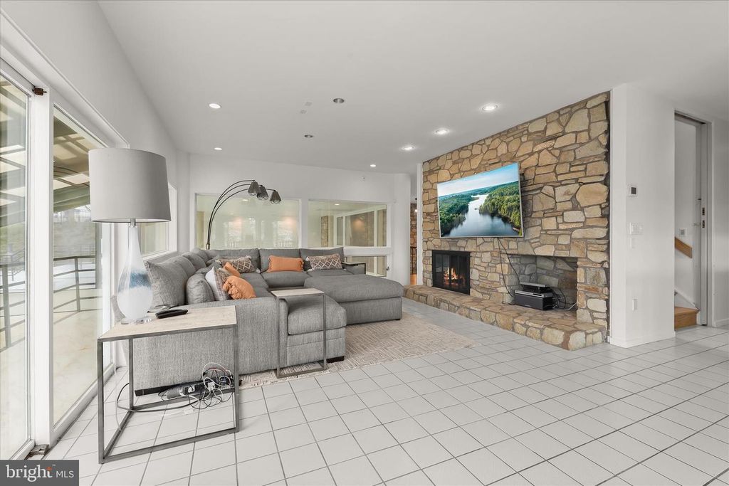 Image 25 of property listing at 11802 FARSIDE RD, Ellicott City, MD 21042