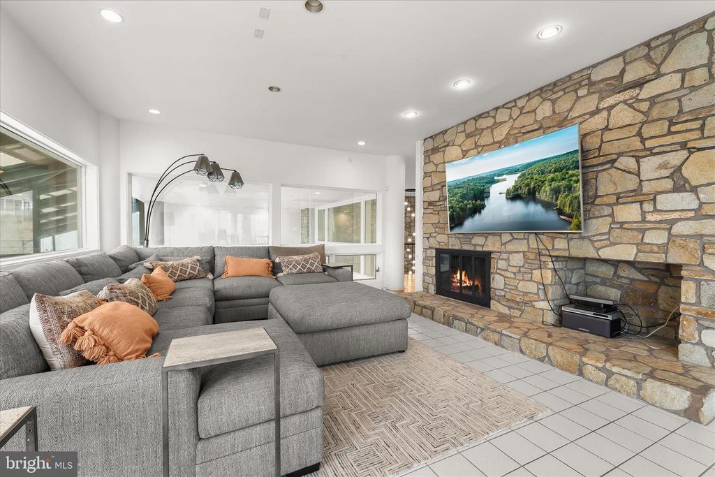 Image 26 of property listing at 11802 FARSIDE RD, Ellicott City, MD 21042