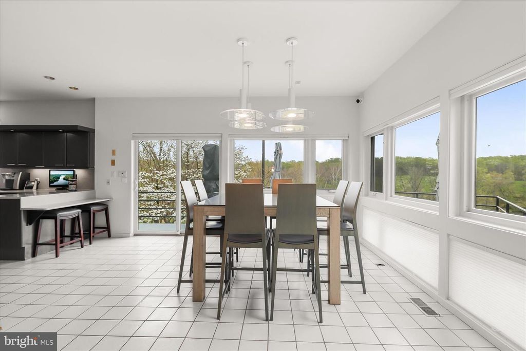 Image 28 of property listing at 11802 FARSIDE RD, Ellicott City, MD 21042