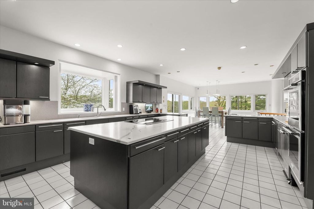 Image 35 of property listing at 11802 FARSIDE RD, Ellicott City, MD 21042