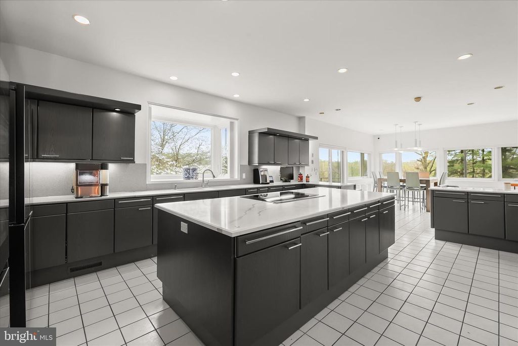 Image 40 of property listing at 11802 FARSIDE RD, Ellicott City, MD 21042