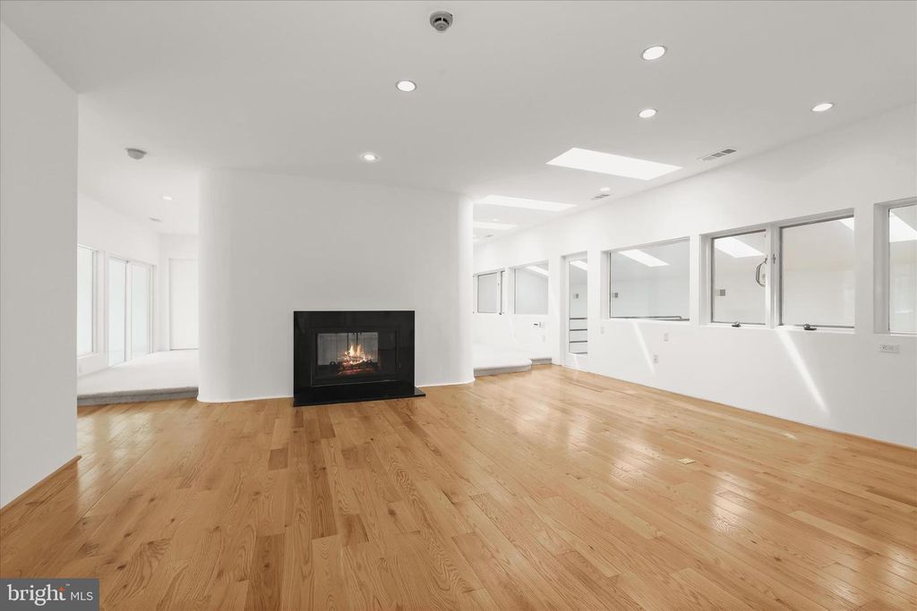 Image 57 of property listing at 11802 FARSIDE RD, Ellicott City, MD 21042