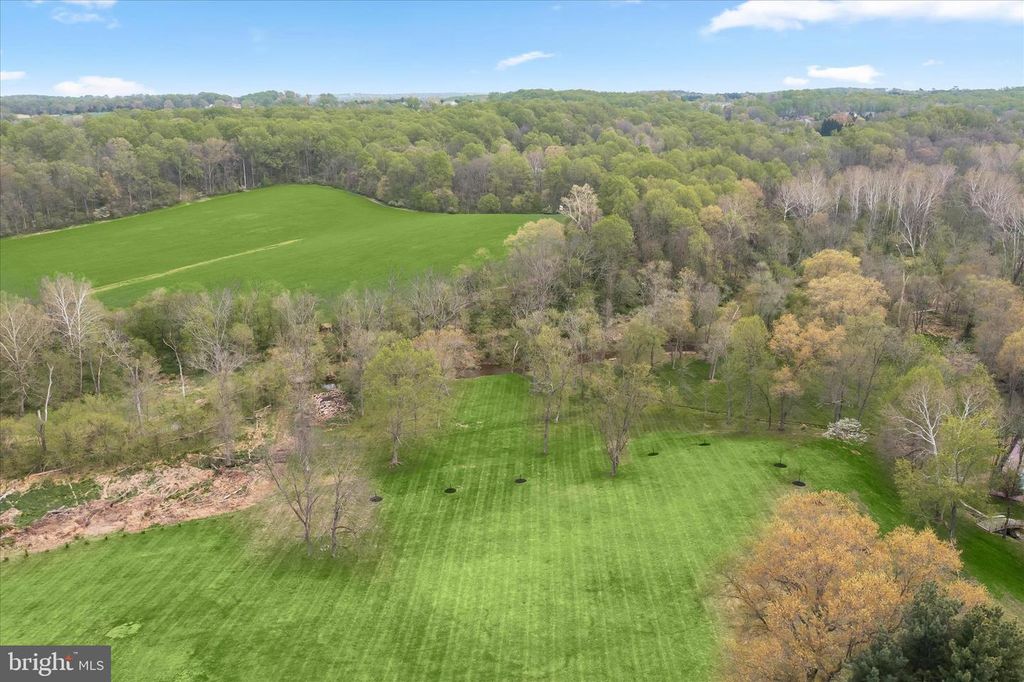 Image 6 of property listing at 11802 FARSIDE RD, Ellicott City, MD 21042