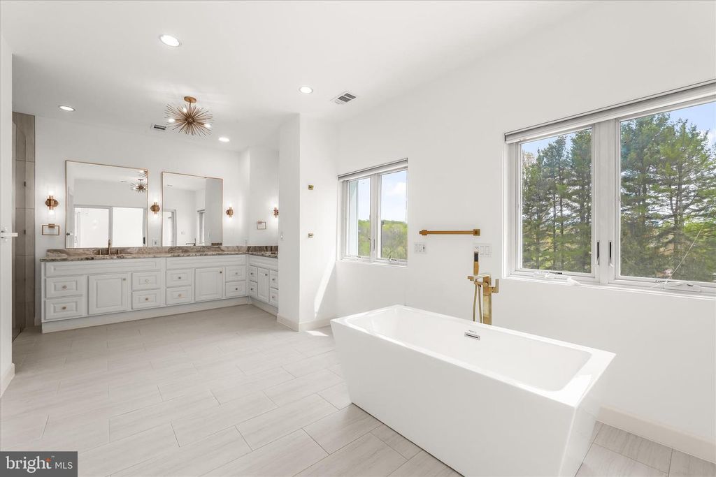 Image 62 of property listing at 11802 FARSIDE RD, Ellicott City, MD 21042